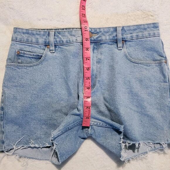 Asos Denim Cut-Off Jean Shorts Women's 32 Mid Rise Light Wash Raw Hem 4" Inseam - Picture 10 of 11